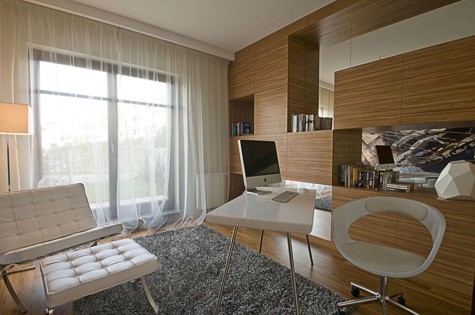 09 regał fotel biurko komputer