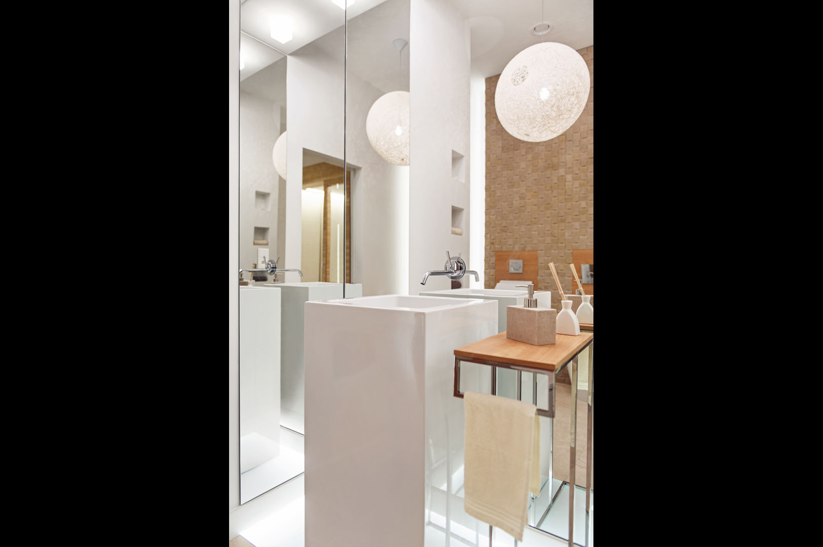 08 lustra lampa umywalka stolik pomocniczy mozaika