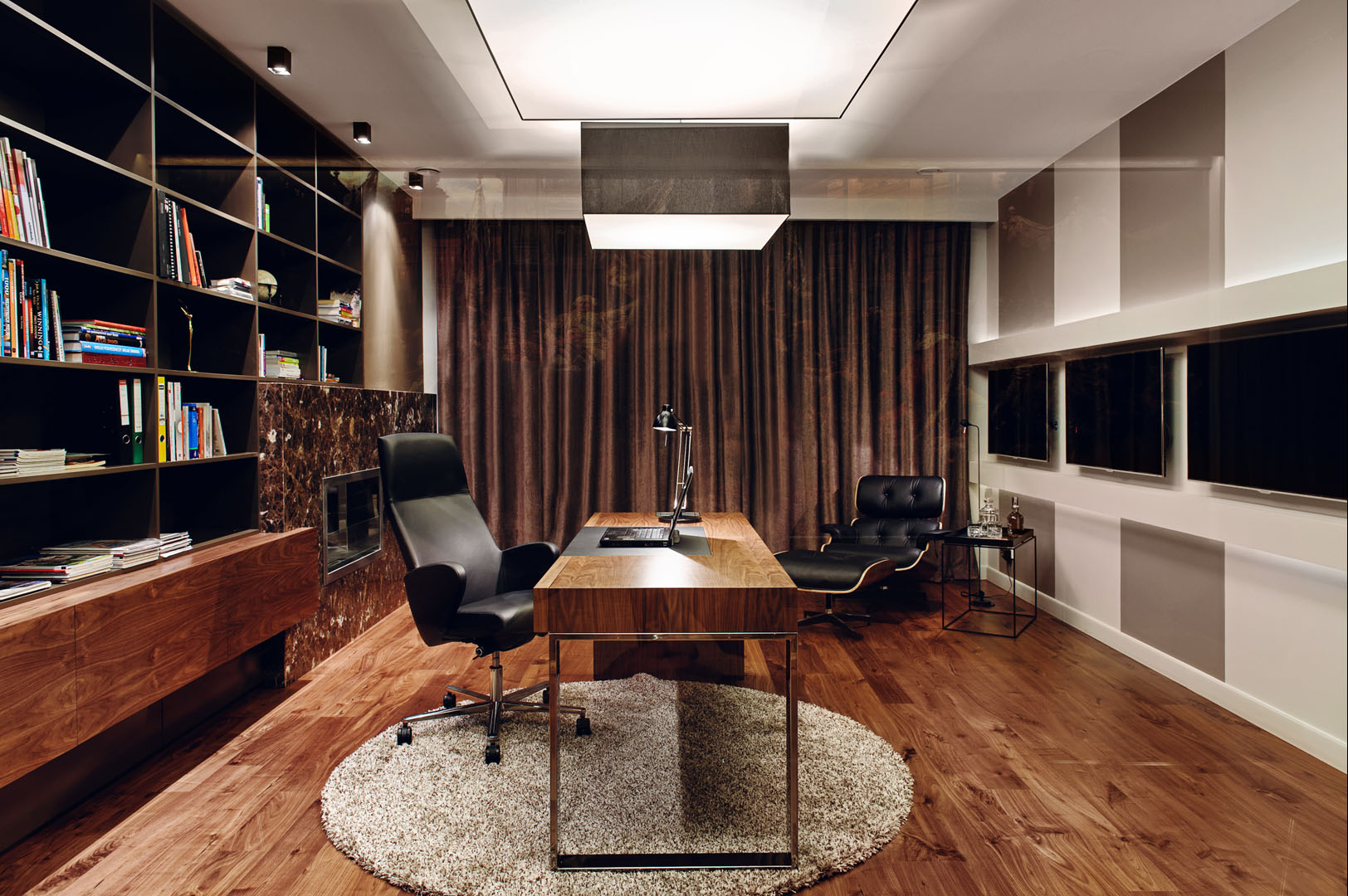 17 biurko telewizor regał okrągły dywan lampa fotel