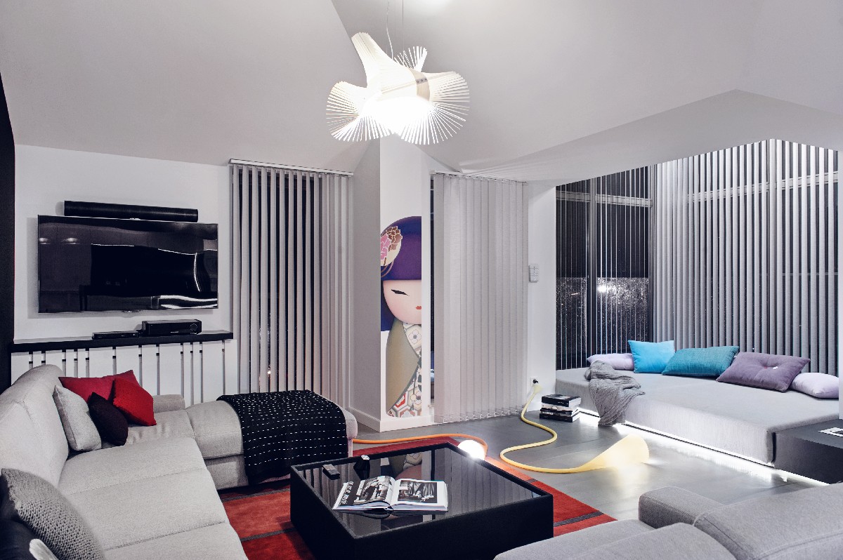 10 kokeshi leżanka kolorowe lampki sofa modułowa