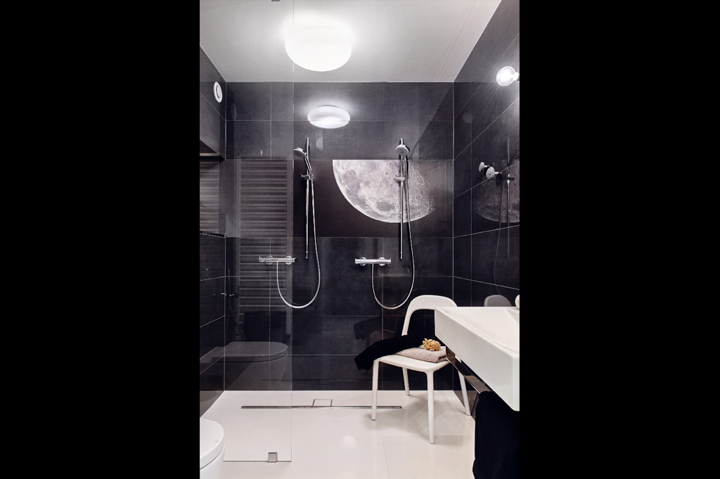 04 ciemna łazienka wydruk na pcv księżyc