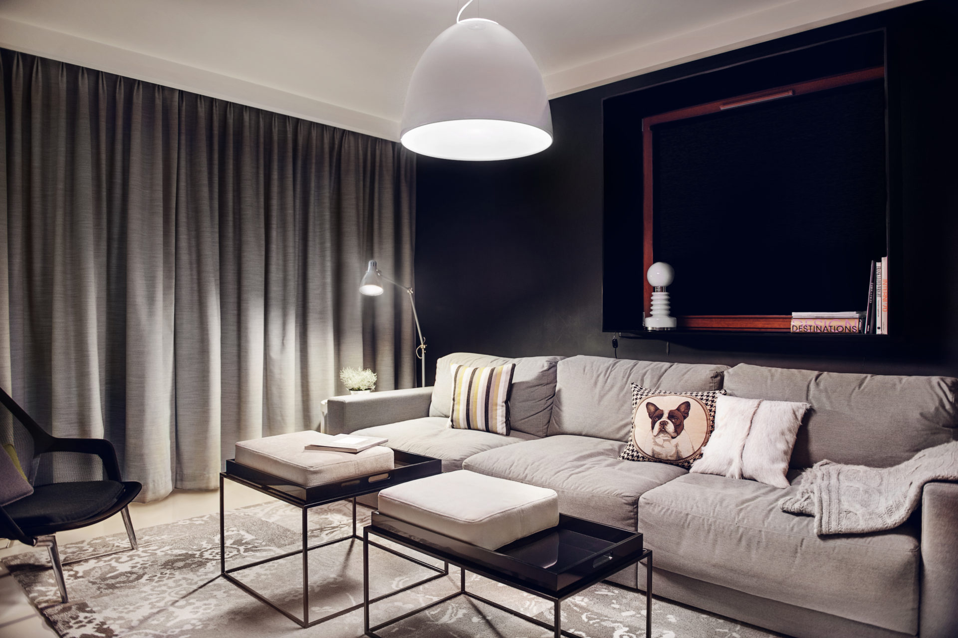 09 sofa modułowa biała lampa stoliki hay tray