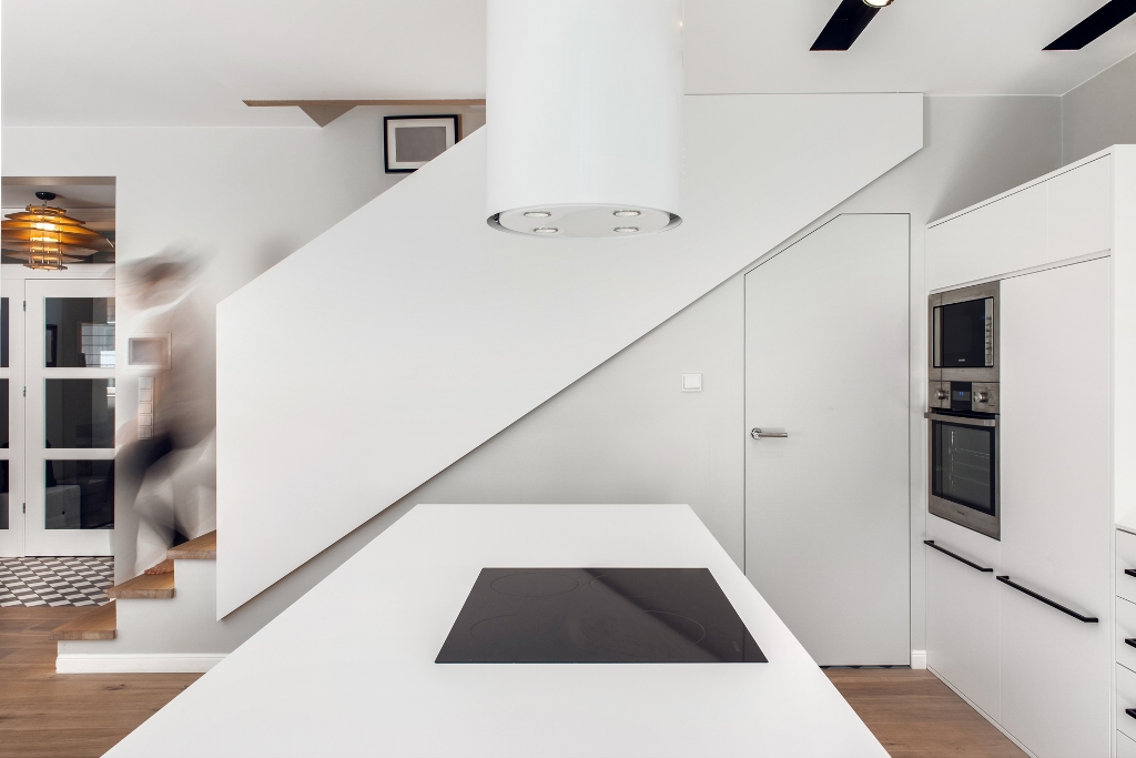 Widok z kuchni na schody